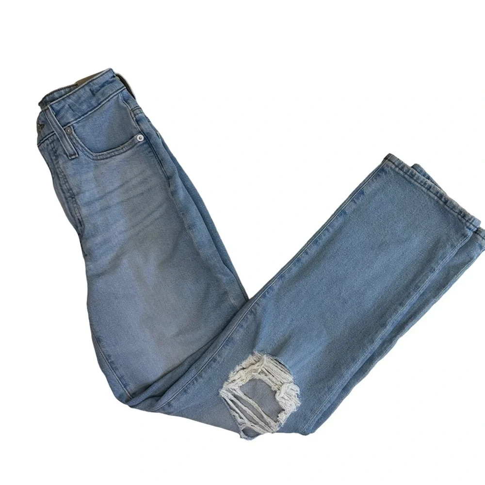 Madewell Curvy Perfect Vintage Jean in Danby Wash: Ripped Edition - Picture 6 of 7